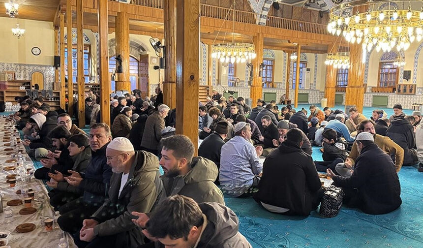 K A P U C A M İ İ F T A R 22