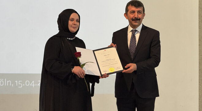 Almanya’da DİTİB’in eğittiği din görevlileri düzenlenen törenle cübbelerini giydi