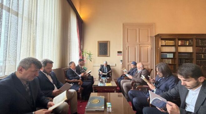 Beyoğlu’nda mesai kitapla başlıyor