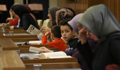 Diyanet personeli birlikte kitap okudu