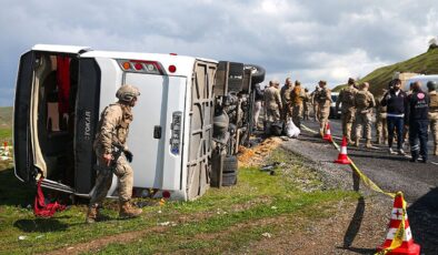 Diyarbakır’da midibüsün devrildi