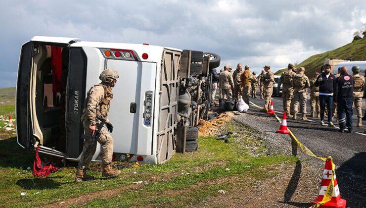 Diyarbakır’da midibüsün devrildi
