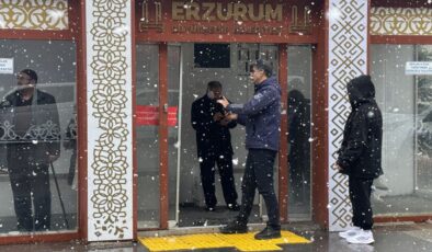 Erzurum’da baharda kar yağışı etkili oldu