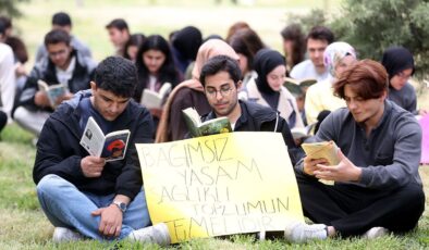 Kırklareli Üniversitesi öğrencileri ekran bağımlılığına dikkati çekmek için kitap okudu