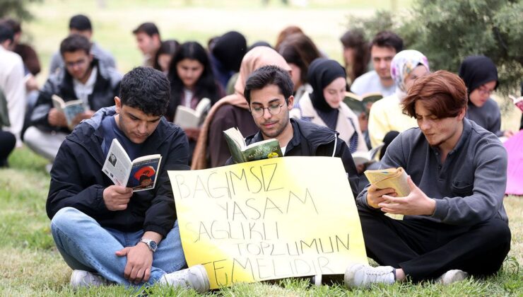 Kırklareli Üniversitesi öğrencileri ekran bağımlılığına dikkati çekmek için kitap okudu