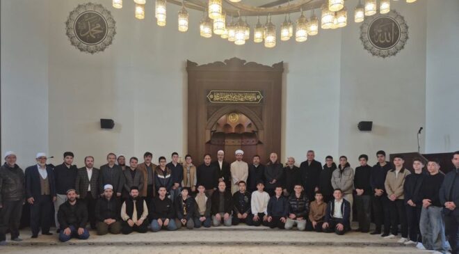 Müftü Tuncel, Pendik’te sabah namazı buluşmasına katıldı