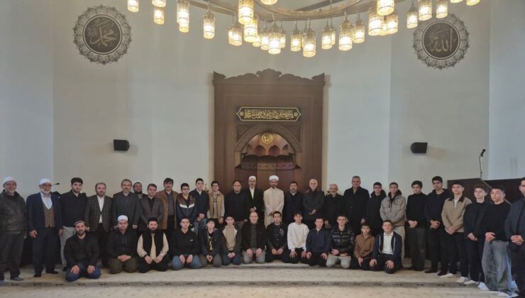 Müftü Tuncel, Pendik’te sabah namazı buluşmasına katıldı