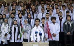 Tıp öğrencilerinden İsrail’in Filistinli esirleri hedef alan “idam yasası”na protesto