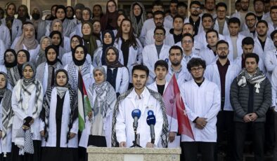 Tıp öğrencilerinden İsrail’in Filistinli esirleri hedef alan “idam yasası”na protesto