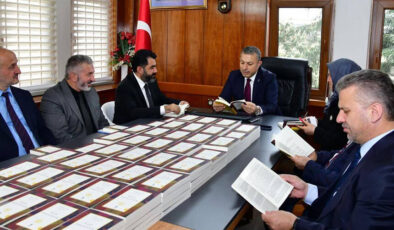 Vali Şahin, müftülükteki okuma etkinliğinde gençlerle buluştu