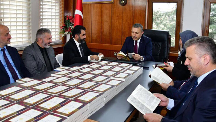 Vali Şahin, müftülükteki okuma etkinliğinde gençlerle buluştu