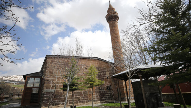 Bitlis’te asırların izini taşıyan Ayasofya Cami ziyaretçilerini tarihi yolculuğa çıkarıyor