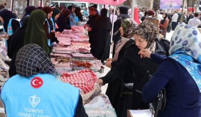 Bitlis’te “İki İnsan Bir Hayat” projesi kapsamında kermes açıldı