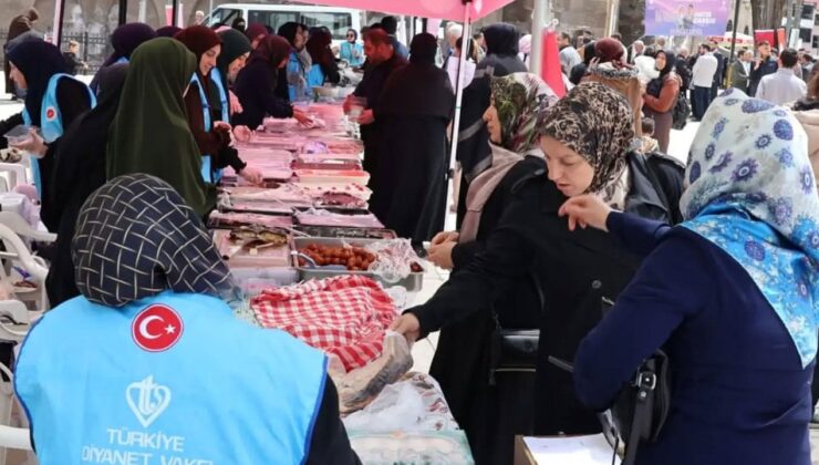 Bitlis’te “İki İnsan Bir Hayat” projesi kapsamında kermes açıldı