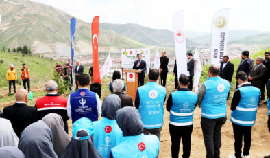 Bitlis’te iyilik fidanları toprakla buluştu