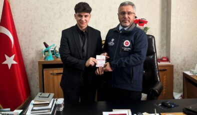 Hafız genç ilk kurbanını Filistinli kardeşleriyle paylaştı