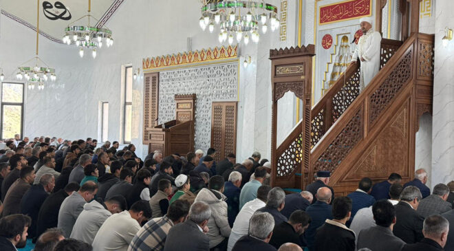 Hakkari’de Üniversite Camii’nde ilk cuma kılındı