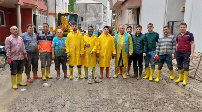 Havza’da din görevlileri selin yaralarını sarıyor