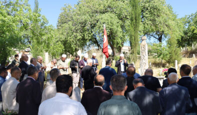 Müftü Ahmet Hulusi Efendi kabri başında anıldı