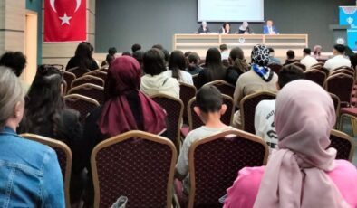 Tekirdağ’da “Şiir Okuma ve Hadis Ezberleme Yarışması” düzenlendi