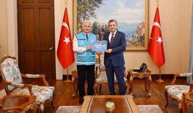 Vali Şahin ve eşi, kurban vekaletini TDV’ye verdi