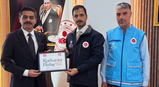 Varto Kaymakamı Işık, kurbanını TDV’ye emanet etti