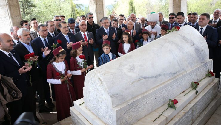 Yunus Emre vefatının 705. yılında Eskişehir’deki türbesinde anıldı