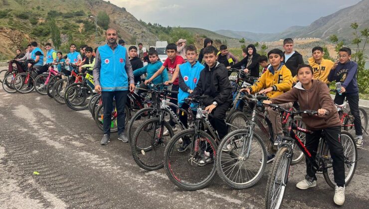 Çelikhan’da gençler kardeşliğe pedal çevirdi