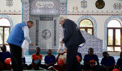 Diyanet İşleri Başkanlığınca Uganda’daki Müslüman çocuklara hafızlık eğitimi veriliyor