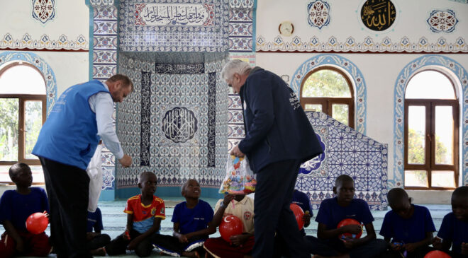 Diyanet İşleri Başkanlığınca Uganda’daki Müslüman çocuklara hafızlık eğitimi veriliyor
