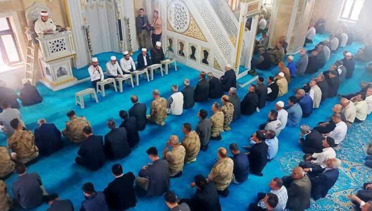 Hakkari’de şehitler için mevlit programı düzenlendi