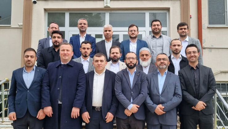 Kaynarca’da din görevlileri hafızlıklarını muhafaza ediyor