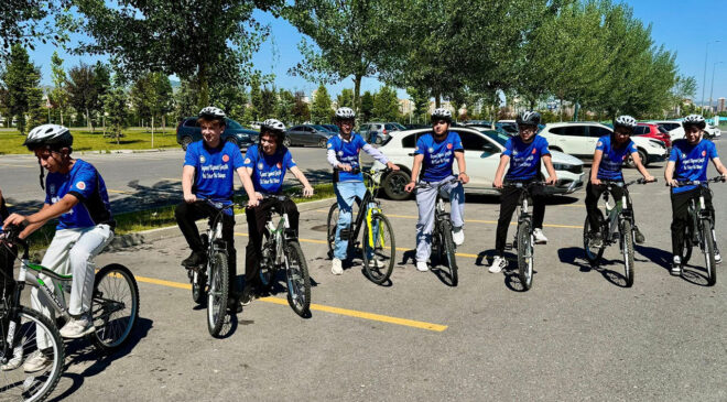 Kayseri’de Diyanet gençlik tarihe pedallıyor